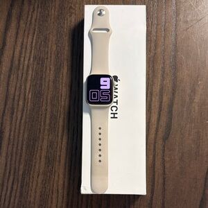 Apple SE (Gen 2) 40mm Smartwatch - Beige GPS + Cellular